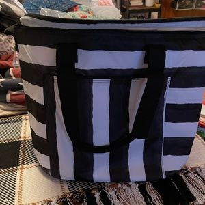Thirty-One around About Cooler Tote